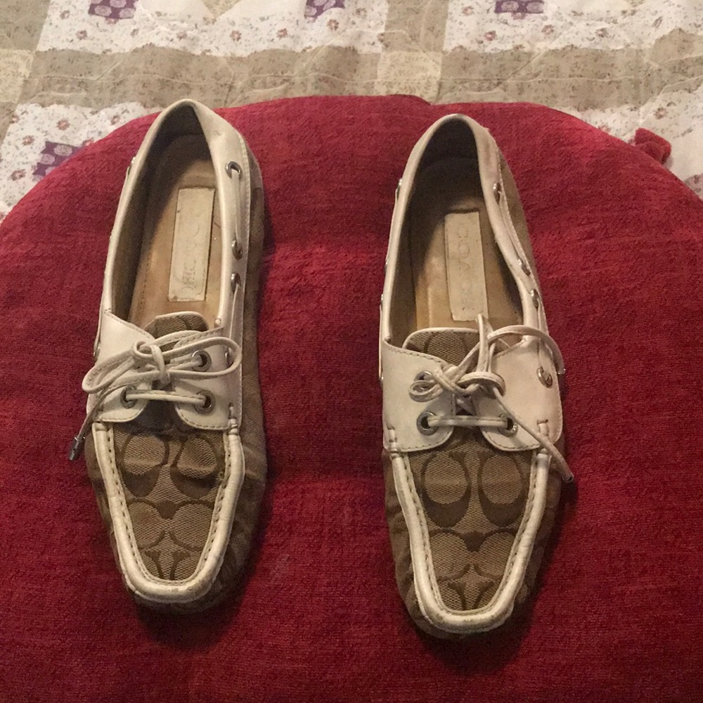 I’m selling Coach laced loafers!